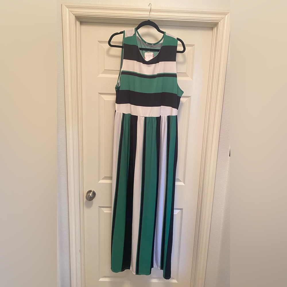 Striped Maxi Dress in Kelly Green, Black and White with POCKETS!! 🥳🎀